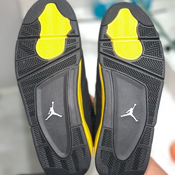 Jordan 4 thunder - Picture 2 of 7